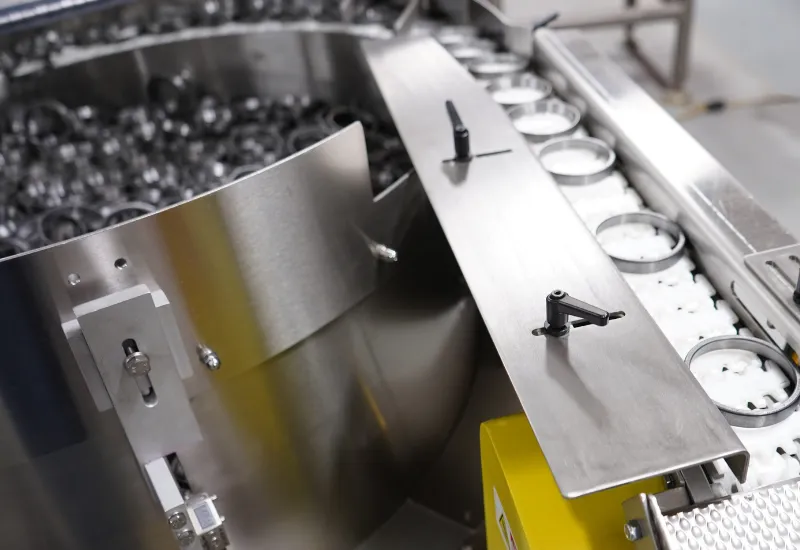 Heavy-Duty Orienting Conveyor