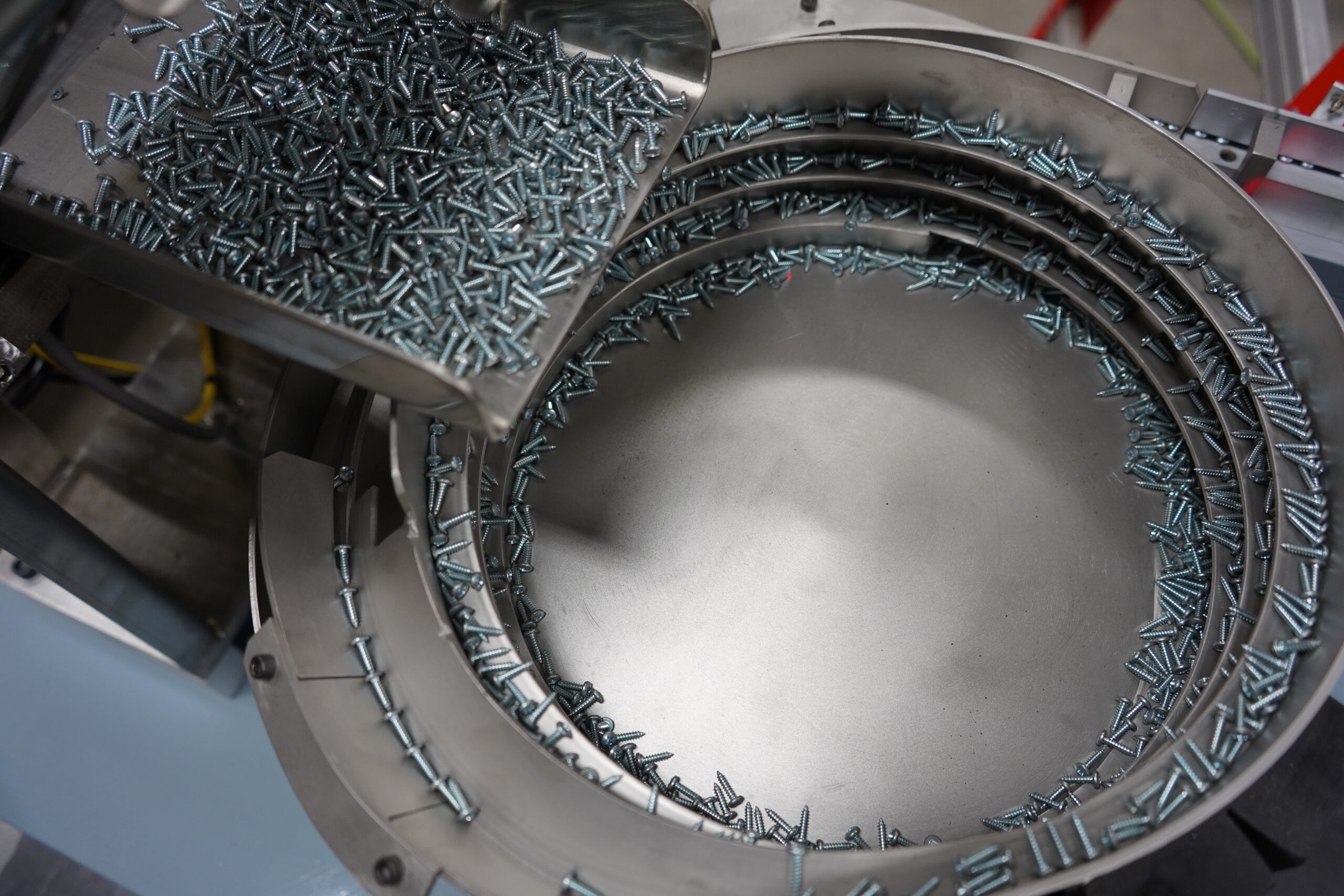Vibratory Feeder for Metal Screws